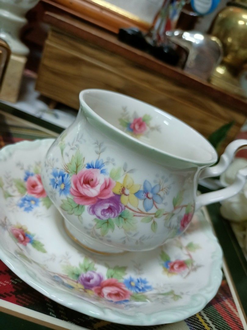 Pretty Royal Albert Colleen 1979, Furniture & Home Living, Kitchenware ...