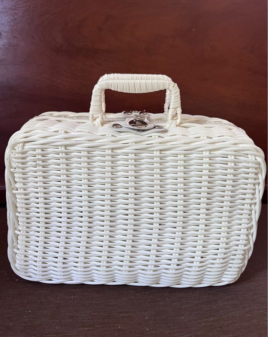Rattan Bag (Category: Beach Bags) located in Manila. Submitted by wtrmelon (Listing ID 1330727556, Image 1). Description: .