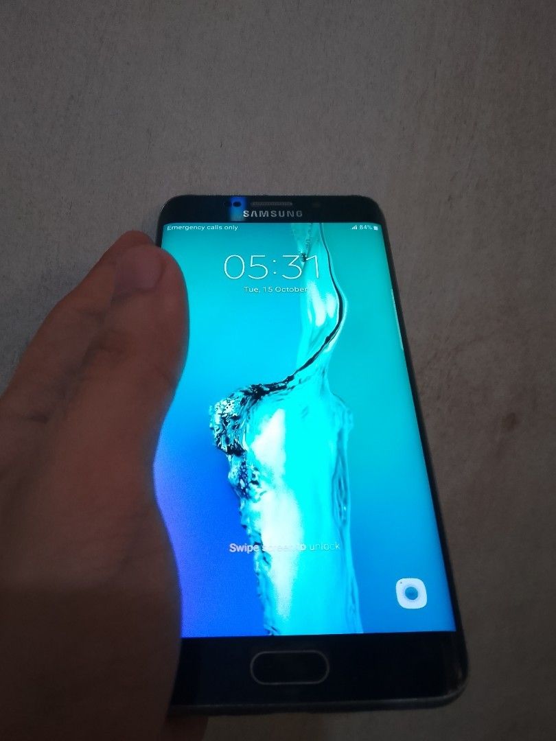 SAMSUNG S6 EDGE PLUS (Category: Samsung) located in Navotas City. Submitted by siasonrussel1111 (Listing ID 1330804924, Image 3). Description: mabilis na malowbat. good pa Yung ga parts. gumagana pa..