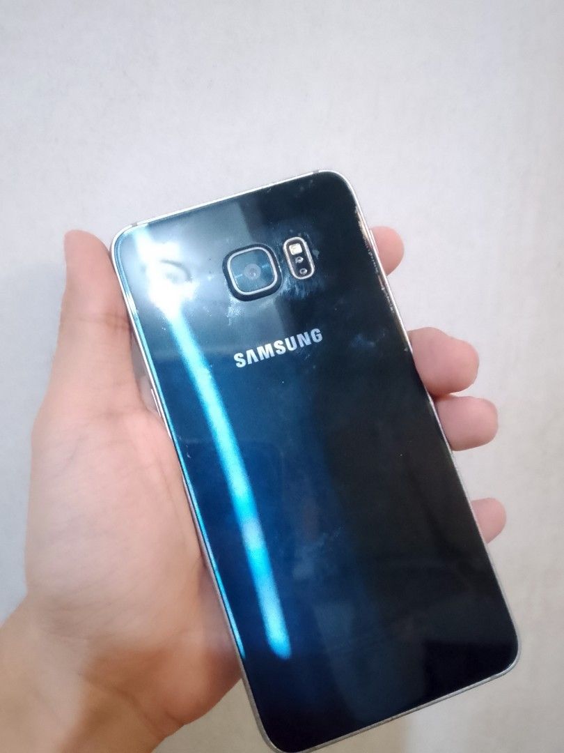 SAMSUNG S6 EDGE PLUS (Category: Samsung) located in Navotas City. Submitted by siasonrussel1111 (Listing ID 1330804924, Image 1). Description: mabilis na malowbat. good pa Yung ga parts. gumagana pa..
