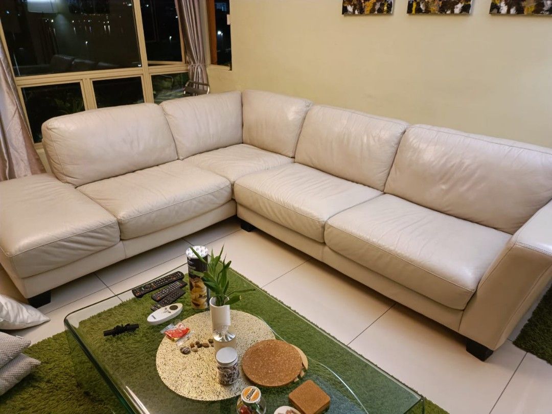 Sofas (Category: Sofas) located in Kuala Lumpur. Submitted by scavengergin (Listing ID 1330866269, Image 3). Description: Genuine 100% Leather Comfy 5 seater L + Ottoman Self arrange transport Seri Kembangan Area Negotiable * Can try before buy.