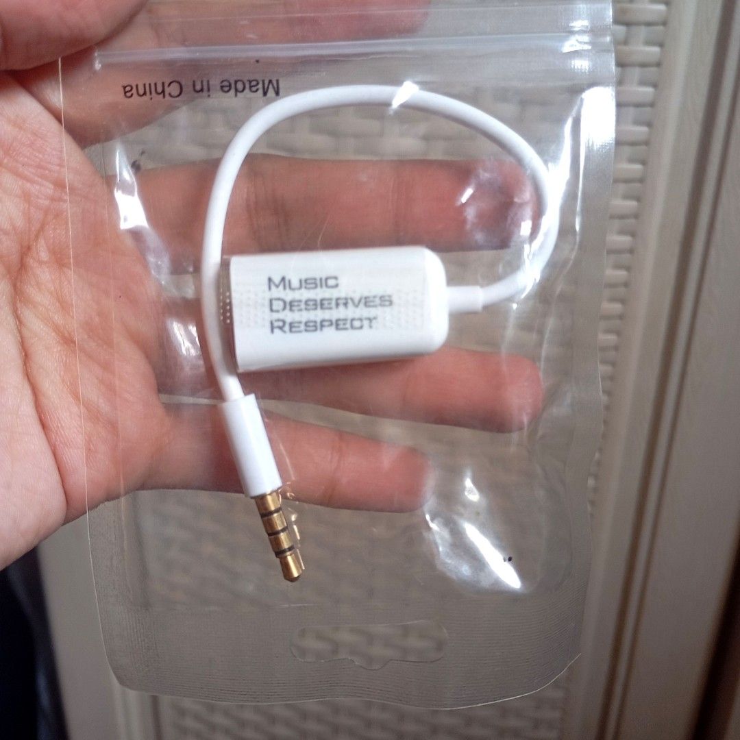 Sony Audio Splitter (Category: Portable Audio Accessories) located in Quezon City. Submitted by ana-chan (Listing ID 1330766552, Image 2). Description: original Sony BNEW sealed.