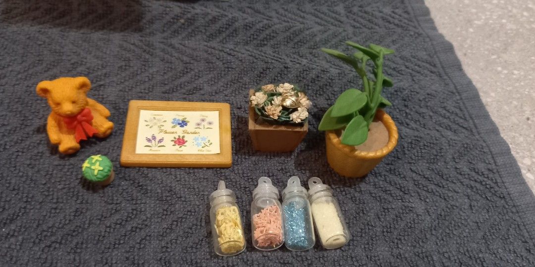 Sylvanian and non S. F. items (Category: Designer & Blind Box Toys) located in Cavite. Submitted by drey_greg_eich (Listing ID 1330746011, Image 1). Description: RESERVED🫷 Sylvanian Families and non-SF items 🪴🖼️✨ •knick knacks •SF plant •SF mini pot plant •SF painting •wysiwyg •sf on buyer.