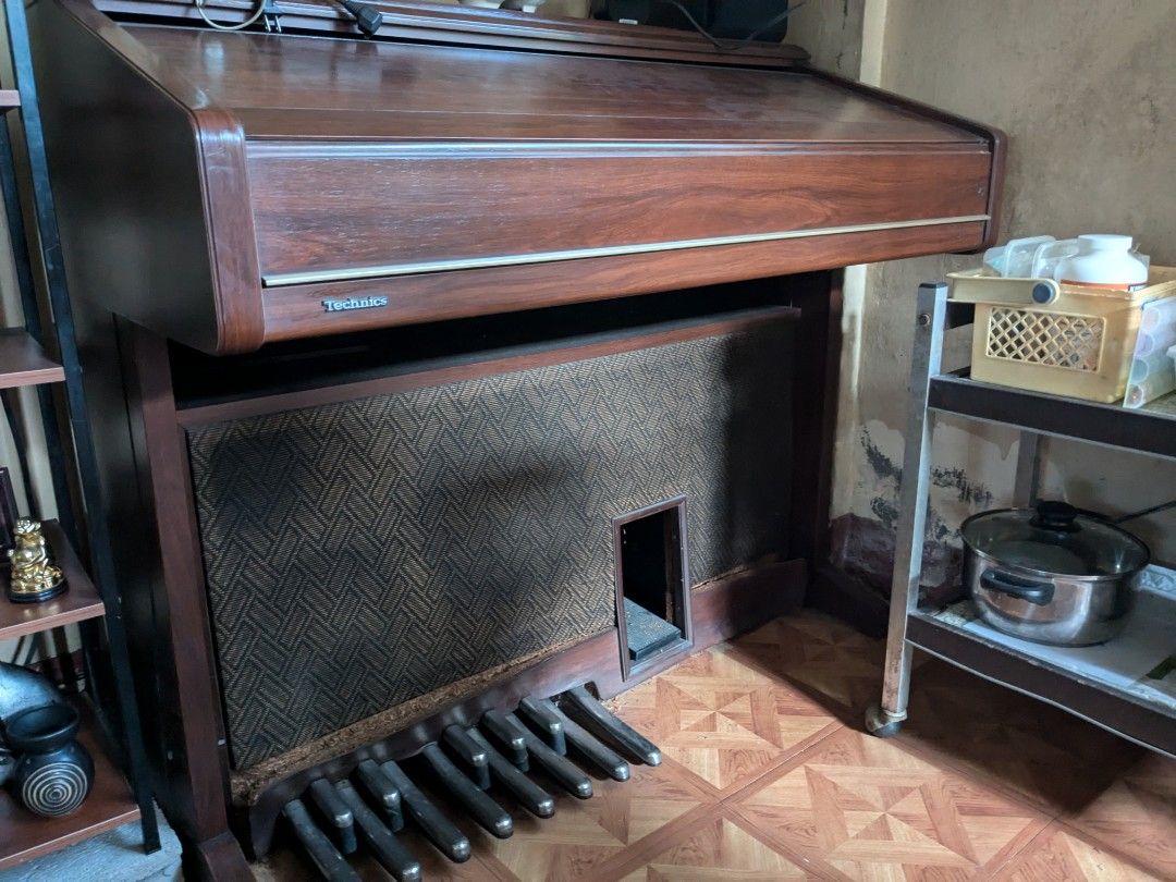 Technics organ (defective) (Category: Musical Instruments) located in San Juan City. Submitted by isneaky (Listing ID 1330849555, Image 2). Description: Technics PCM sound E66 for sale as defective Pick up sa Addition Hills, San Juan City.