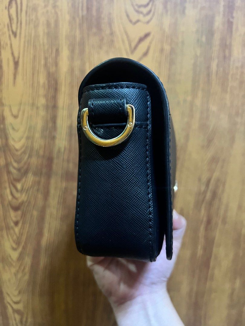 Tory Burch bag (Category: Luxury Bags & Wallets) located in Valenzuela. Submitted by dianzskiyo (Listing ID 1330795518, Image 2). Description: Preloved Tory Burch crossbody bag 📍 what you see is what you get 📍 Managed ur expectation - this is preloved 📍 Slightly negotiable 📍 All details were already posted (pls check photos para iwas sa redundant na tanong 😉) 📍 Color may vary due to lighting 💡 📍 + SF 📍Last photo for reference only ctto �