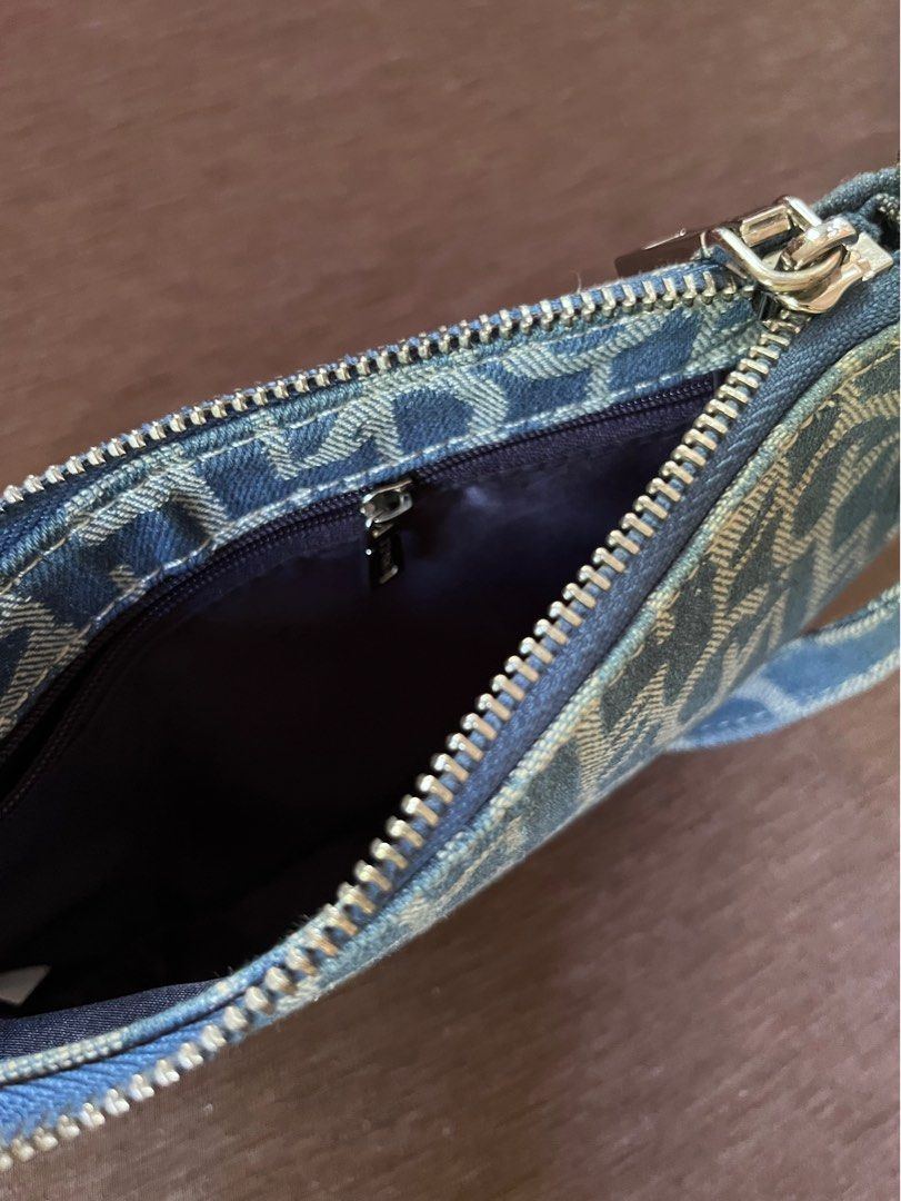 TOUTOU Saddle Bag (Category: Purses & Pouches) located in Manila. Submitted by wtrmelon (Listing ID 1330728115, Image 3). Description: .