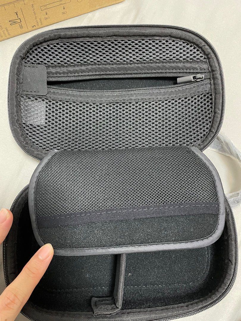Ugreen Tech Pouch (Category: Office & Business Technology) located in Singapore. Submitted by tpvt99 (Listing ID 1330833233, Image 3). Description: Very new as I used very few times. It stay in cupboard for around a year as I have not used it while travelling. No scratches and nilon protector is still on strap. I take care very much of it..