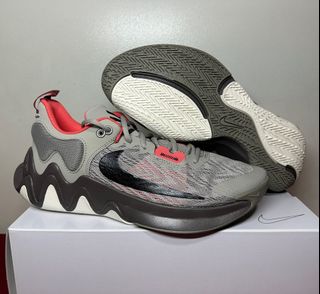 (Category: ) located in . Submitted by sneaker_plug_824 (Listing ID 1330740506, Image 1). Description: .