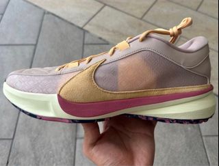(Category: ) located in . Submitted by sneaker_plug_824 (Listing ID 1330746972, Image 1). Description: .