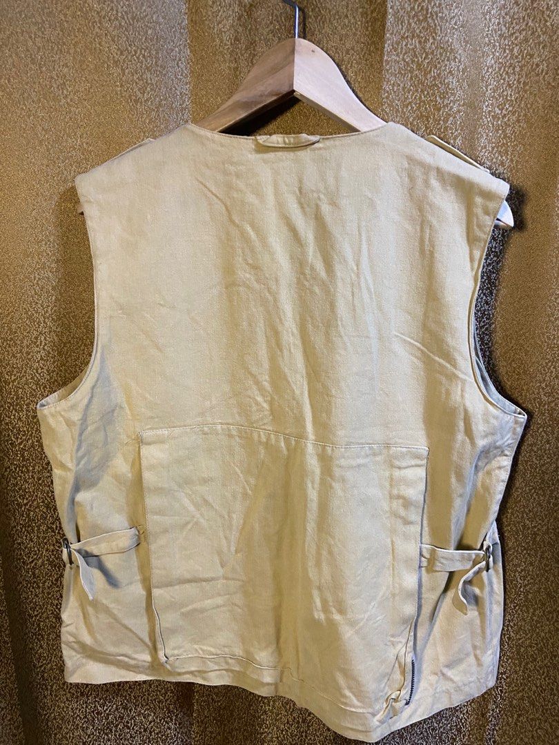 Vintage camel gear multi pocket vest (Category: Vests) located in Cabuyao City. Submitted by chukz_x (Listing ID 1330811010, Image 3). Description: Size large 23 width 24 length Excellent condition .