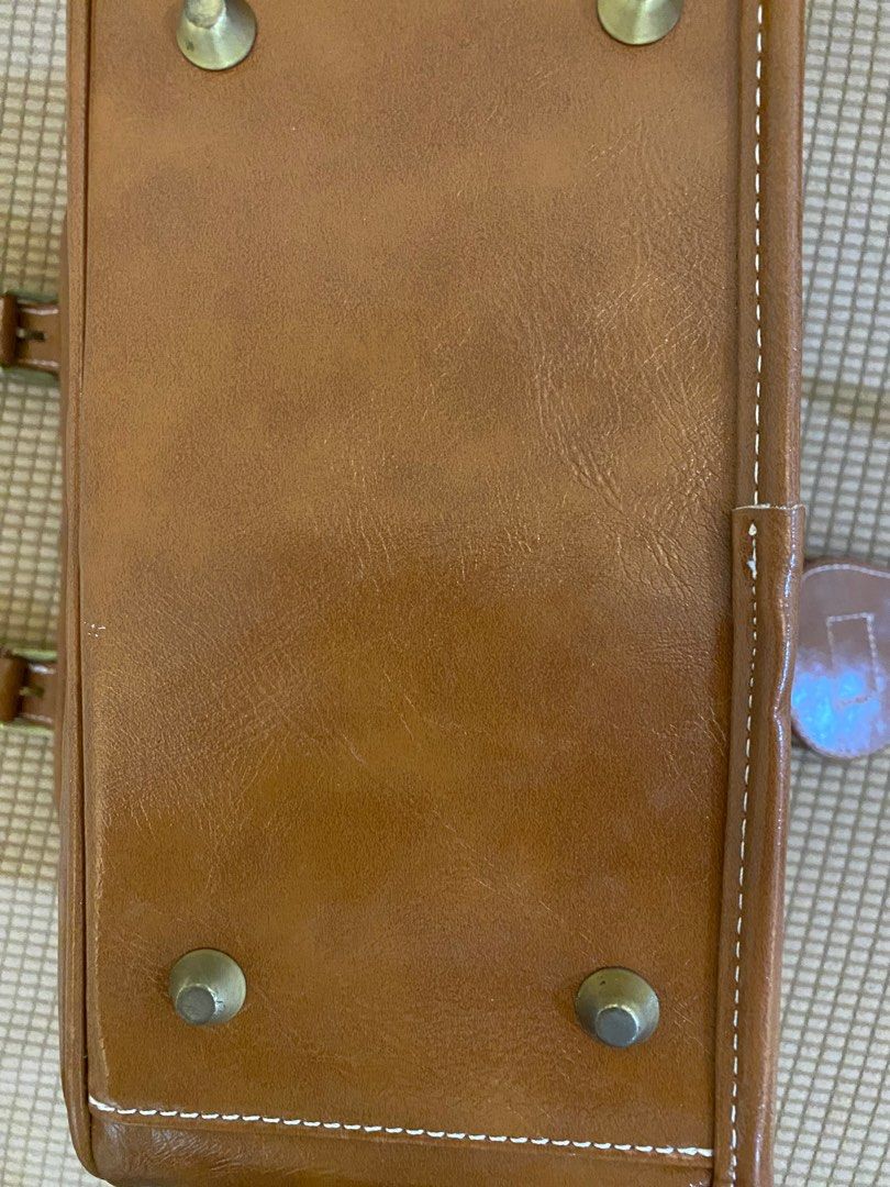 Vintage Style Camera Bag (Category: Camera Bags & Carriers) located in Tagaytay City. Submitted by secondbeing (Listing ID 1330738629, Image 2). Description: .