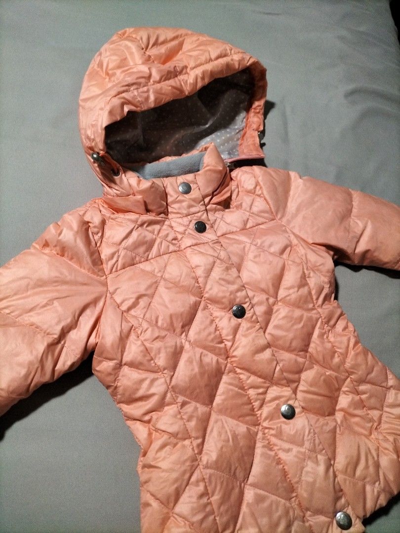 Winter Jacket (Category: Babies & Kids Fashion) located in Singapore. Submitted by az_haven (Listing ID 1330737680, Image 1). Description: Worn once to Seoul. Well kept & storage.
