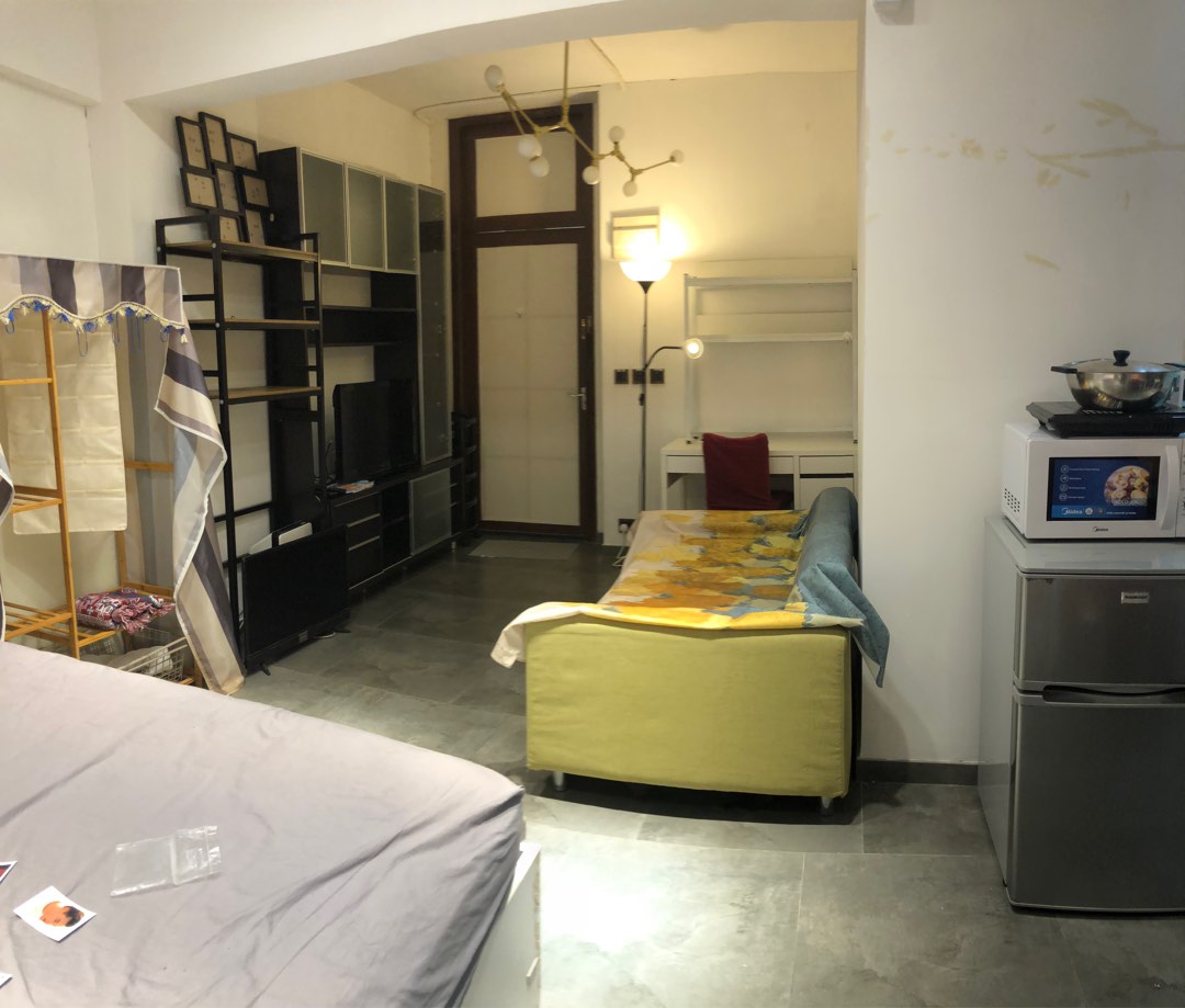 All home appliances are ready for move-in at the deluxe suite.62864848427907113