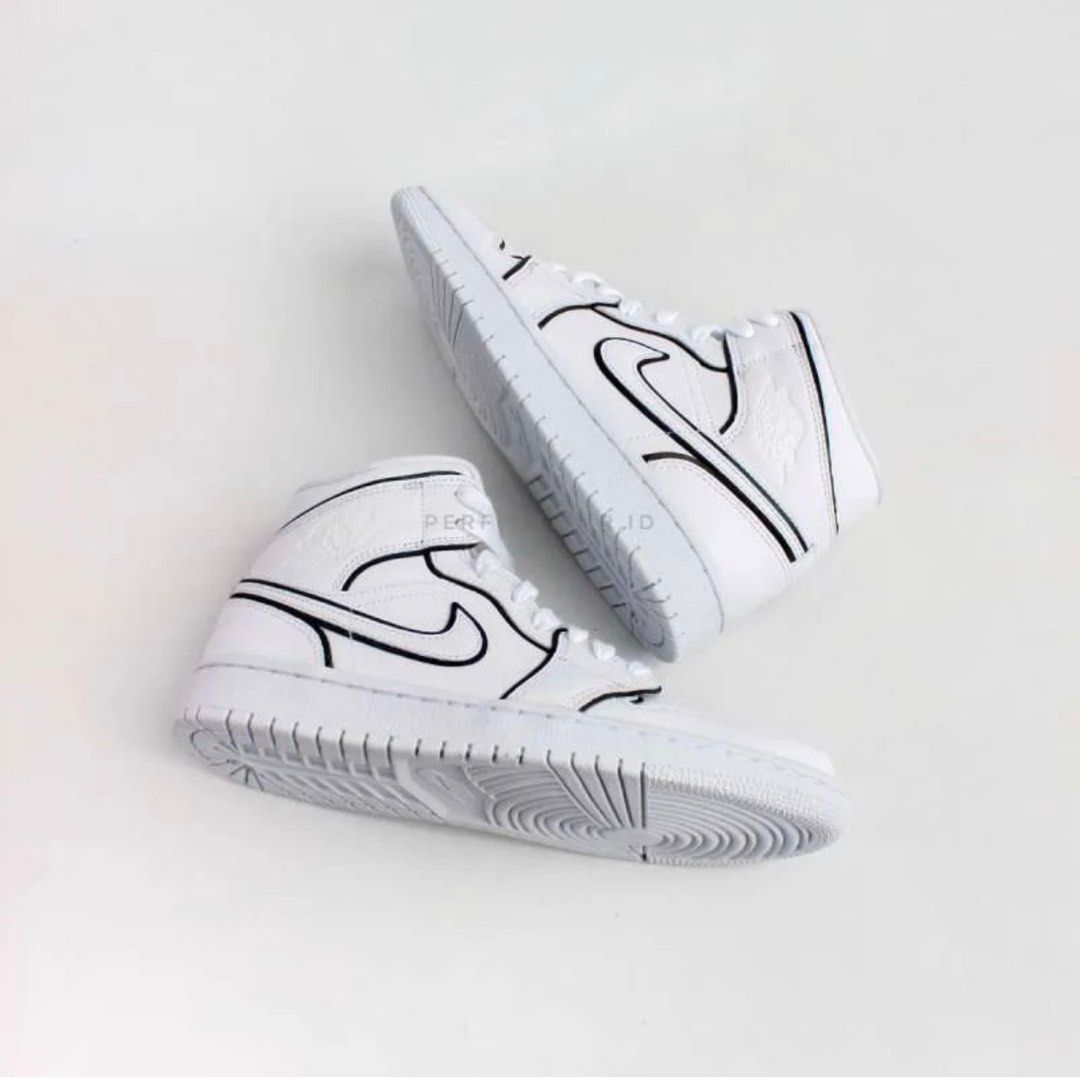 Air Jordan Mid Iridescent Reflective White Size 40, Fesyen