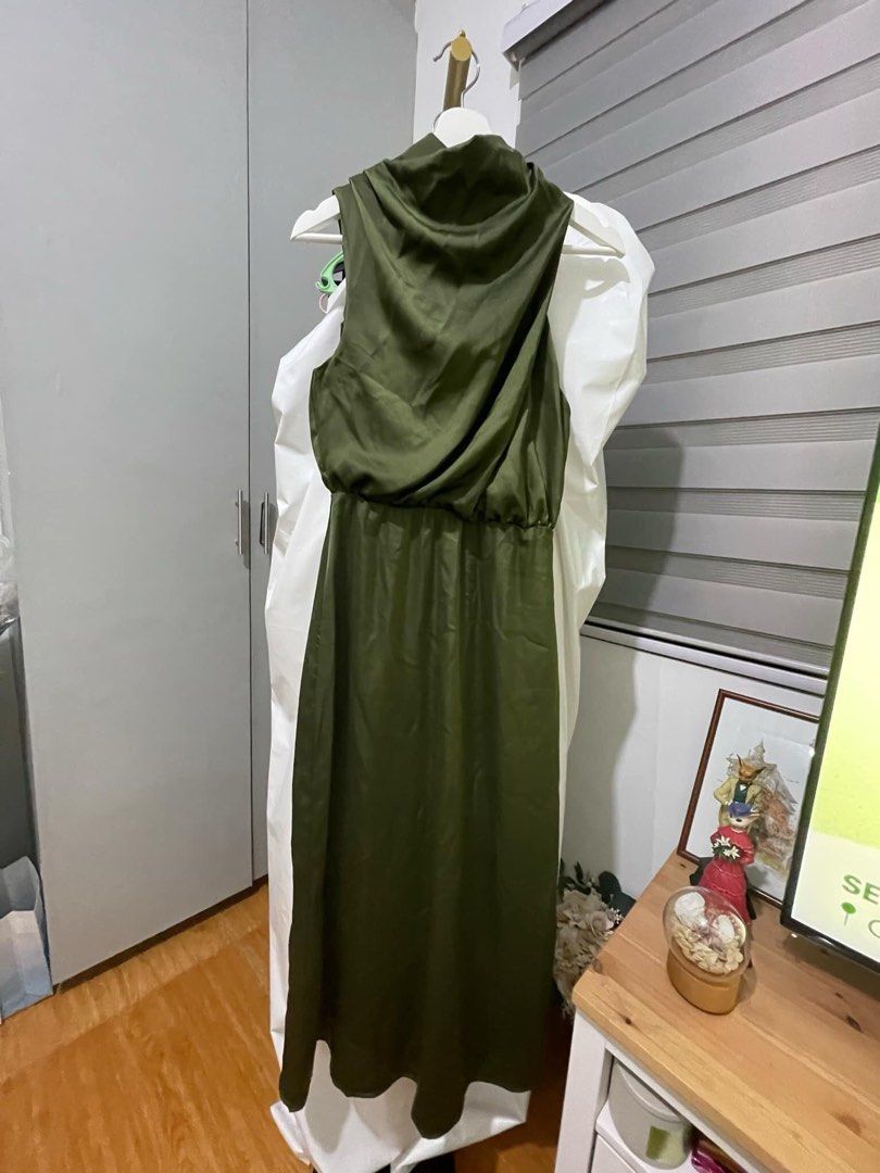 Army green satin dress (Category: Dresses) located in Quezon City. Submitted by virtualapproach (Listing ID 1331015739, Image 3). Description: Army Green satin dress Worn only once in a wedding (refer to picture posted for the actual photo) Size Small. Check photos for accurate sizing details. Location: Fairview, Q.C. For shipping only. SF will be shouldered by the buyer. Message me thru chat if interested..