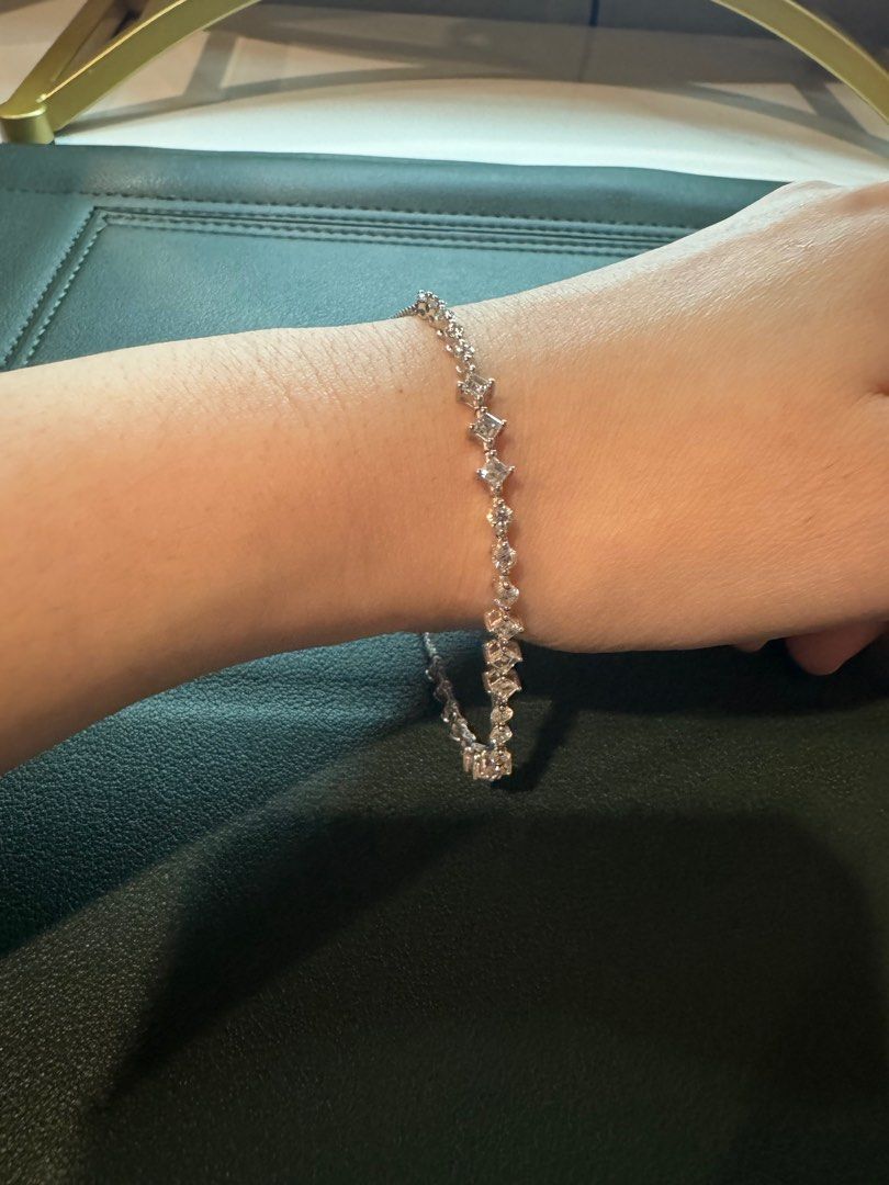 Authentic Tennis bracelet (Category: Jewelry) located in Quezon City. Submitted by everythingInternational (Listing ID 1331022793, Image 3). Description: Selling 100% Authentic tennis bracelet Actual photos posted RFS: extra jewelry Price is slightly negotiable.