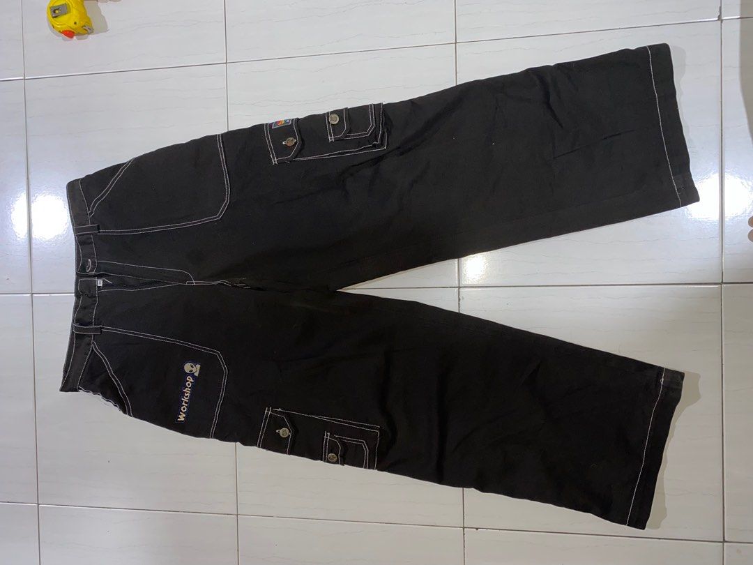 cargo alien workshop (Category: Jeans) located in Kuala Lumpur. Submitted by userkambing876 (Listing ID 1331022821, Image 1). Description: pinggang 31 condition barai 6/10 ada koyak butang pinggang missing pm for detail 0112903029.