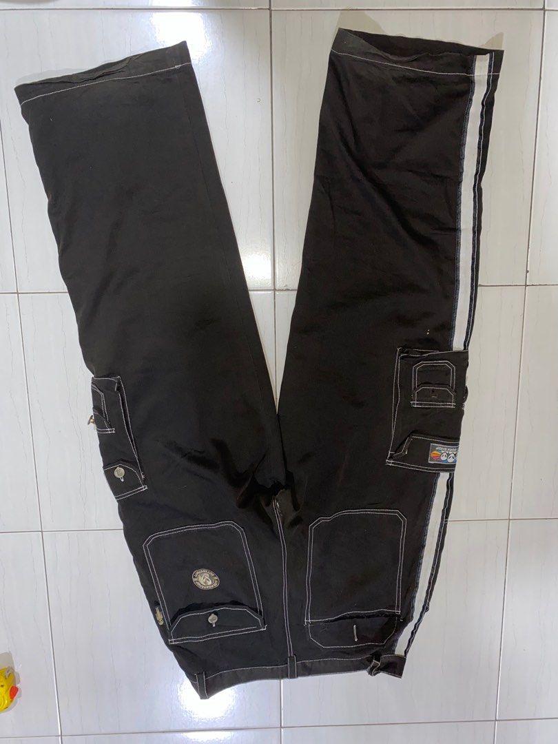cargo alien workshop (Category: Jeans) located in Kuala Lumpur. Submitted by userkambing876 (Listing ID 1331022821, Image 2). Description: pinggang 31 condition barai 6/10 ada koyak butang pinggang missing pm for detail 0112903029.