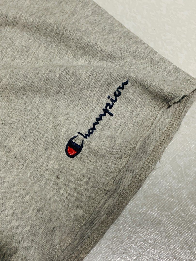 Champion Men’s Middleweight Gray Short (Category: Shorts) located in Manila. Submitted by declutterwithzed (Listing ID 1331016600, Image 3). Description: With 2 front pocket + 2 back pocket. With embroidered Champion logo. No issues. 10/10. Excellent condition..
