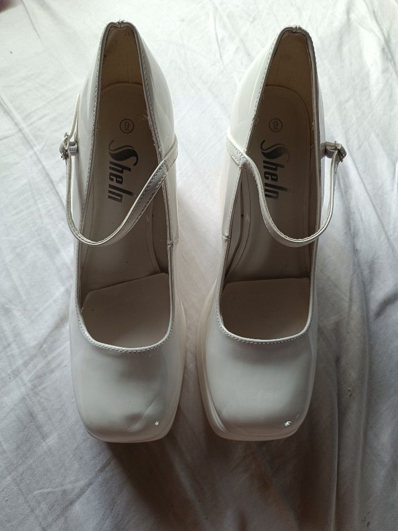 Chunky White Shoes Shein (Category: Casual Shoes) located in Cavite. Submitted by donnaman22 (Listing ID 1330930087, Image 3). Description: 🎯 Never used 🎯 Size US9 🎯 Color White.