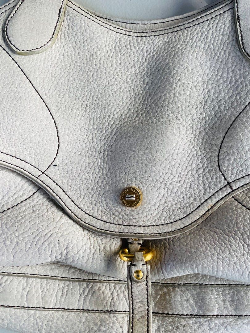 Cole Haan Shoulder Bag (Category: Luxury Bags & Wallets) located in Daet. Submitted by cjsurplus (Listing ID 1330988578, Image 2). Description: ⋆｡˚ 𝗖𝗢𝗟𝗘 𝗛𝗔𝗔𝗡 ˙˖°🧺 ༘ ⋆｡˚ ੈ𑁍༘ᵕ̈ — 10/10 condition ੈ𑁍༘ᵕ̈ — all goods no flaws ੈ𑁍༘ᵕ̈ — leather ੈ𑁍༘ᵕ̈ — ganda ng loob bagong bago ੈ𑁍༘ᵕ̈ — okay pang office bag ੈ𑁍༘ᵕ̈ — MANAGE YOUR EXPECTATION UKAY length: 16 width: 11 Mine: ₱1,500 𝓝𝓸𝓽𝓮: 𝗆𝗂𝗇𝖾 𝗇𝗈𝗐, 𝗉𝖺𝗒 𝗍𝗈𝗆𝗈𝗋𝗋𝗈𝗐 𝗉𝗈𝗅𝗂𝖼𝗒! 