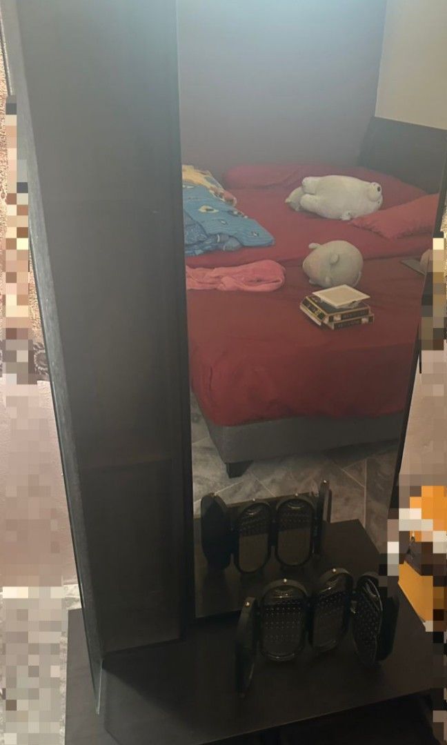 Dressing table (Category: Tables & Sets) located in Klang. Submitted by vanishanmugam994 (Listing ID 1330936439, Image 1). Description: dressing table with chair in good condition and wanna let go just because bought new vanity set .serious buyers pm me for further information.