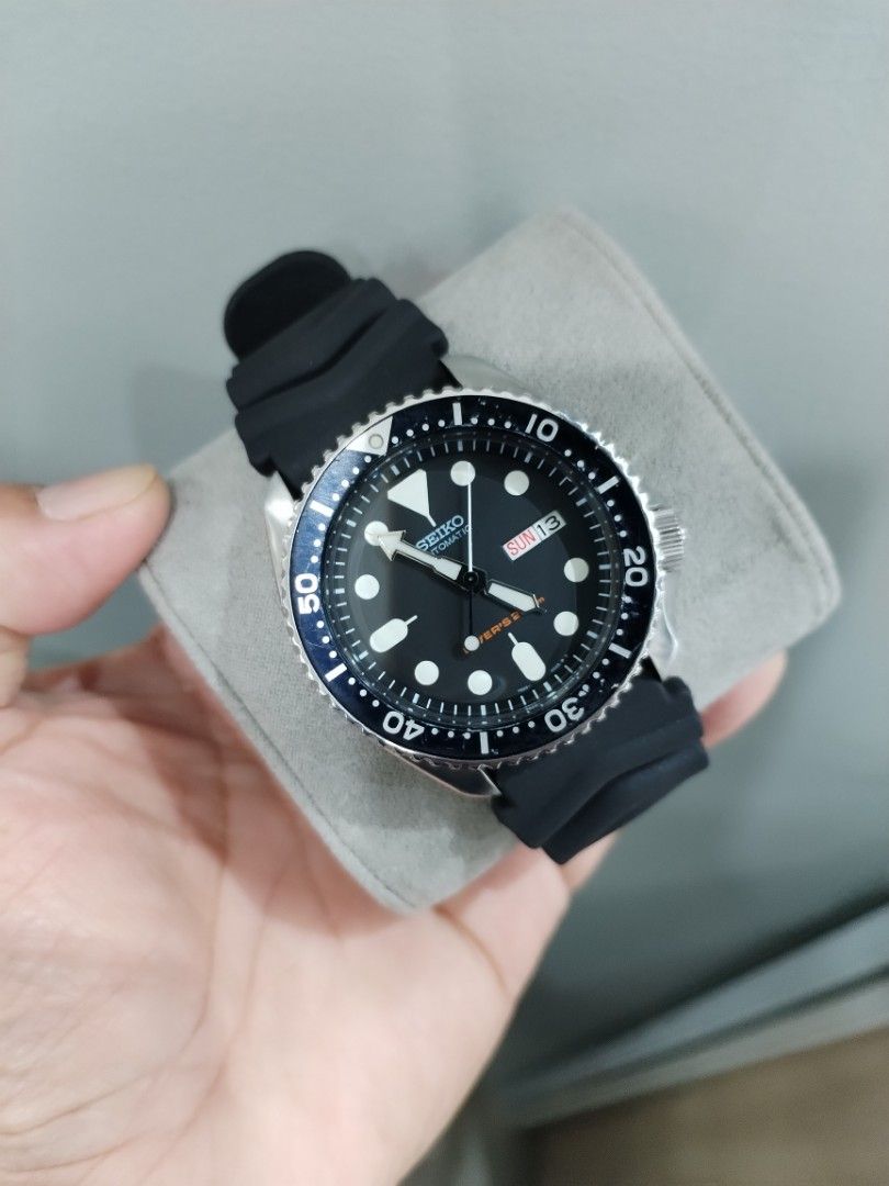 February 2006 Seiko Diver's SKX007K Automatic Men's (Category: Men's Watches) located in Pasig City. Submitted by BeatsandTicks (Listing ID 1330977066, Image 3). Description: Selling one of my used February 2006 Seiko Diver's SKX007K Automatic Men's All original head Reference No.: 7S26-0020 Japan automatic movement Serial Number: 62xxxx Newly replaced mineral crystal Day/date with quick set 21 jewels 42 mm case size 22 mm lug size Strong lume Gr