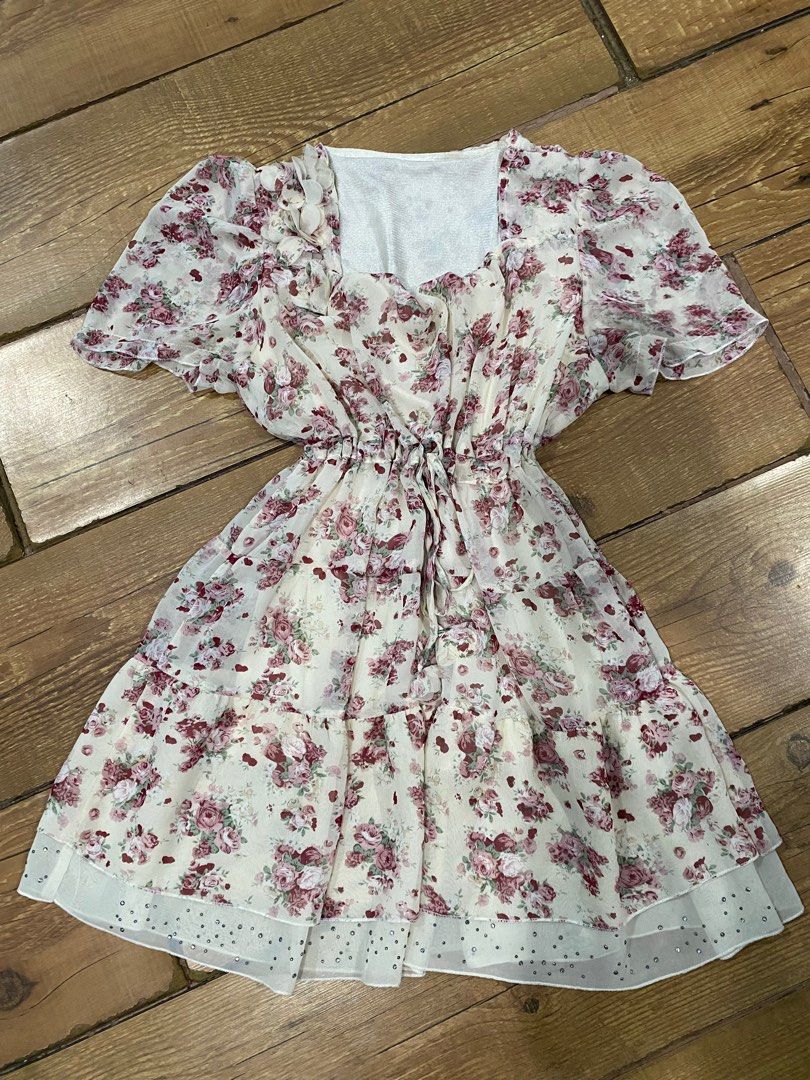 Floral Coquette Dress (Category: Dresses) located in Taguig. Submitted by jazelunn (Listing ID 1331023503, Image 3). Description: xs-m self tie on the waist nice fitting double lined.