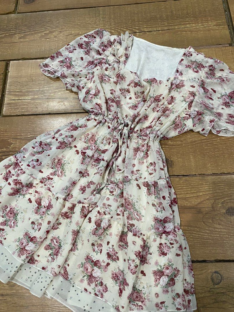 Floral Coquette Dress (Category: Dresses) located in Taguig. Submitted by jazelunn (Listing ID 1331023503, Image 1). Description: xs-m self tie on the waist nice fitting double lined.