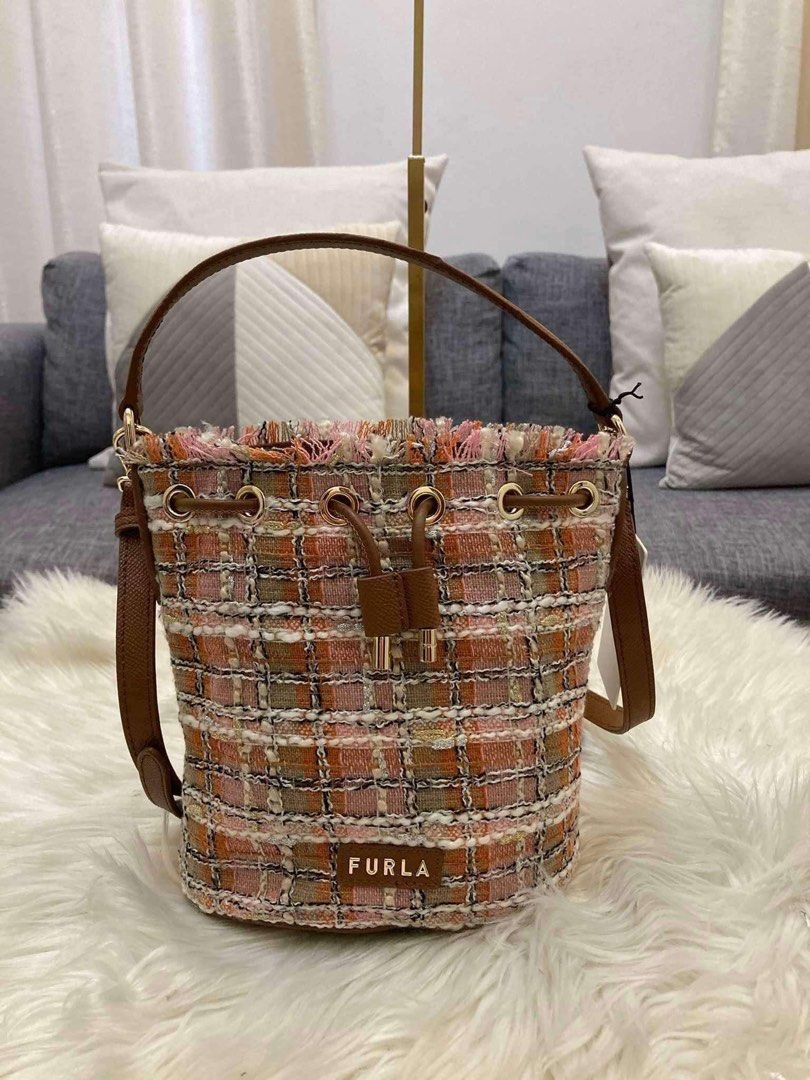 Furla Clio Mini Textured Bucket Bag (Category: Luxury Bags & Wallets) located in Manila. Submitted by an.g_ (Listing ID 1331055967, Image 3). Description: .