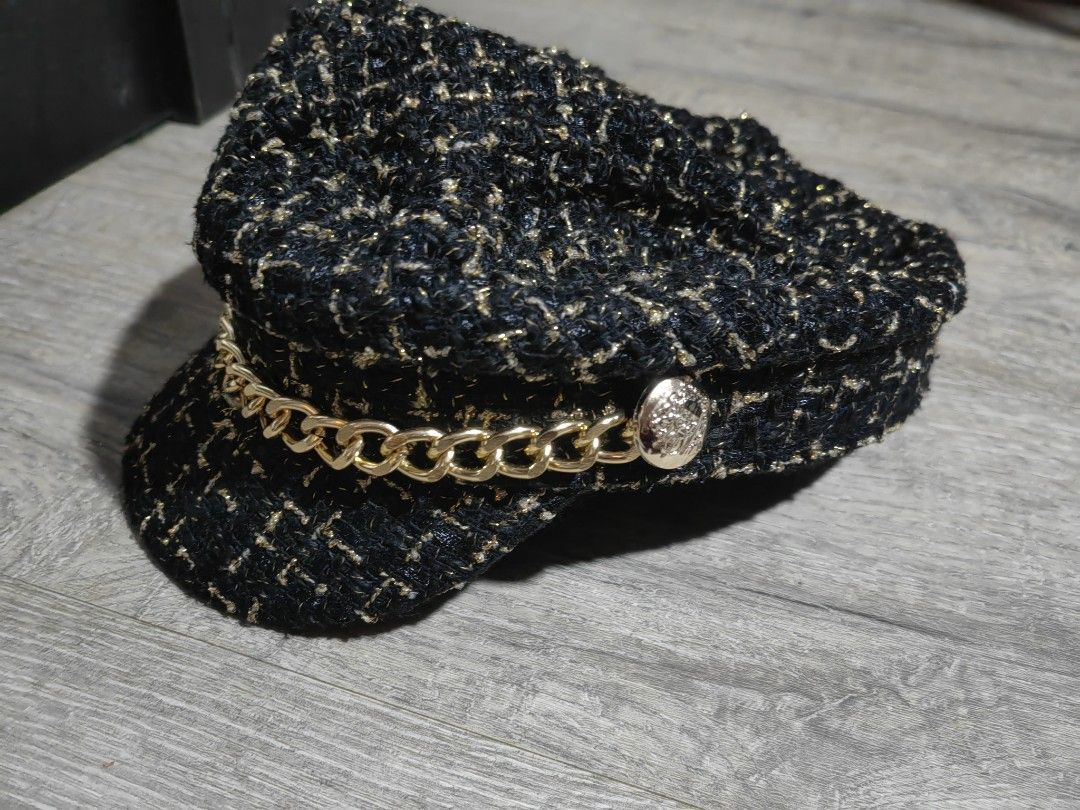 Hat (Category: Caps & Hats) located in Singapore. Submitted by orangecat01 (Listing ID 1331055879, Image 3). Description: Bought but never wear, just to clear the wardrobe. Can meet up at Buona Vista Mrt station..