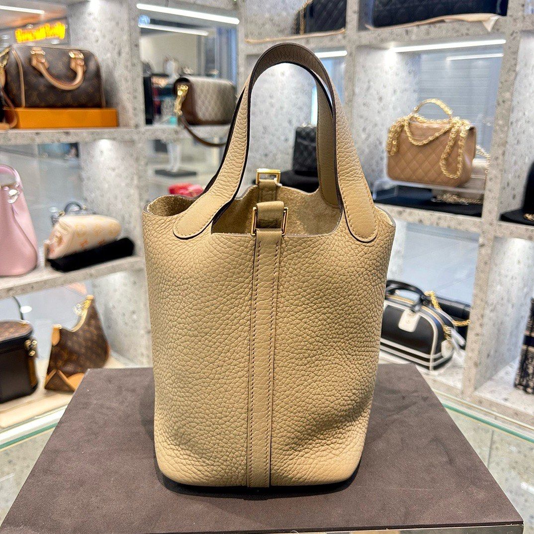 Hermes Picotin 18 Beige Marfa Brand New (Category: Bags & Wallets) located in Singapore. Submitted by pandaluxury.sg (Listing ID 1331028103, Image 2). Description: Brand: Hermes Model: Picotin 18 Year: 29 Sep 2024,W stamp Condition: Brand New Accessories: Full Set Leather & Color: Togo,8Q,Beige Marfa Our shop PandaLuxury at Far East Plaza lvl4. 100% authenticity guaranteed. If this item is proven to be fake in any institution, we promise to refun