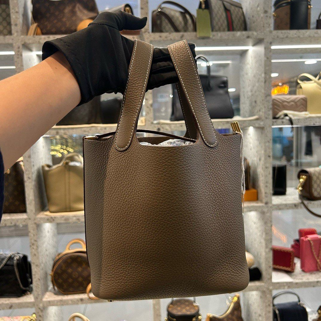 Hermes Picotin 18 Etoupe GHW Togo Brand New (Category: Bags & Wallets) located in Singapore. Submitted by pandaluxury.sg (Listing ID 1331029165, Image 1). Description: Brand: Hermes Model: Picotin 18 Year: 29 Sep 2024 Condition: Brand New Accessories: Full Set Leather & Color: Togo,Etoupe,GHW Our shop PandaLuxury at Far East Plaza lvl4. 100% authenticity guaranteed. If this item is proven to be fake in any institution, we promise to refund you an
