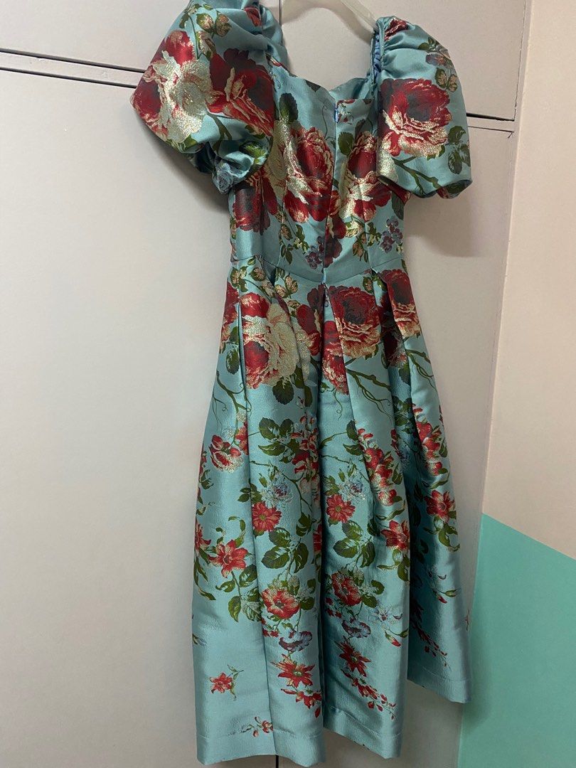 Insignia De Manila Dress (Category: Dresses) located in Quezon City. Submitted by jasmincab (Listing ID 1330987294, Image 2). Description: Original price is 6500 Used once Size 27 waist Bust 34.