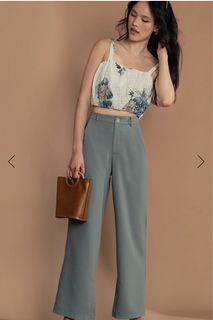 (Category: ) located in . Submitted by xwlwardrobe (Listing ID 1331045132, Image 1). Description: .