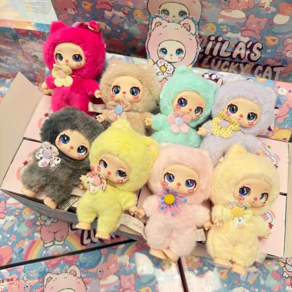 [ON-HAND] Liila 's Lucky Cat V1 (Category: Designer & Blind Box Toys) located in Mandaluyong City. Submitted by _maangirl (Listing ID 1331034560, Image 3). Description: Liila's Lucky Cat V1 💛 Sunshine Lemon (YELLOW) 1,000 (2pcs) 🍵 Seasalt Mint (MINT) 1,100 SOLD 🌸 Sakura Peach (PINK) 1,200 SOLD 🍓 Strawberry (FUSCHIA) 1,200 SOLD 💜 Main Theme Lilac (PURPLE) 1,000 SOLD 🍌 Creamy Banana (CREAM) 1,100 🩶 Milk Way Mist (GRAY) 1,200 SOLD ☕️ Latte (B