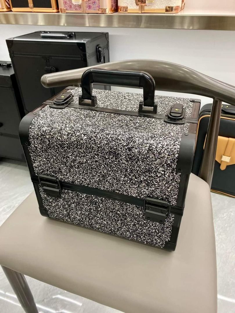 Make Up Organizer Bag Suitcase Type (Category: Makeup) located in Quezon City. Submitted by mlacosmetiquenoime (Listing ID 1330944239, Image 1). Description: .