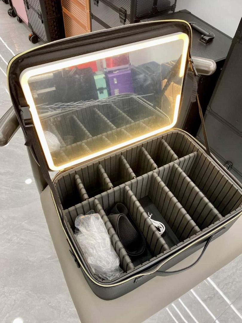 Make Up Organizer Bag with Detachable Mirror (Category: Makeup) located in Quezon City. Submitted by mlacosmetiquenoime (Listing ID 1330944945, Image 2). Description: .