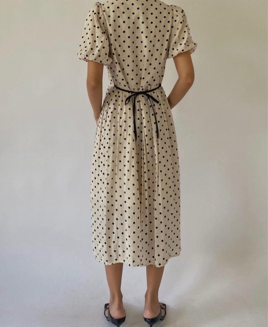 oat polkadot button down dress (Category: Dresses) located in Quezon City. Submitted by emptygrounds (Listing ID 1330972904, Image 2). Description: ✨ fits small to medium ✨ honestly love this one!! v parisian chic, only selling because it doesnt fit my bust ✨ bought from shop florice for more than 800 :c.