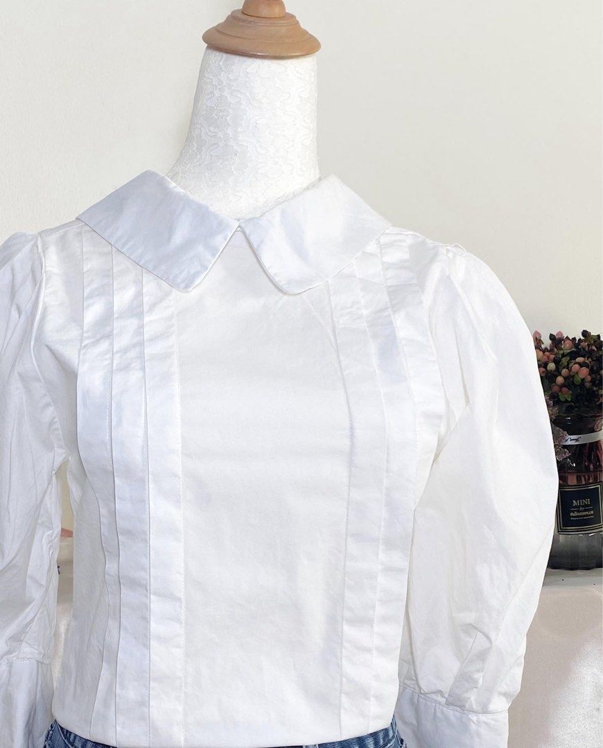 peter pan collar balloon sleeved buttondown (Category: Blouses) located in Quezon City. Submitted by emptygrounds (Listing ID 1330969514, Image 2). Description: ✨ fits small to medium ✨ super cute!!.