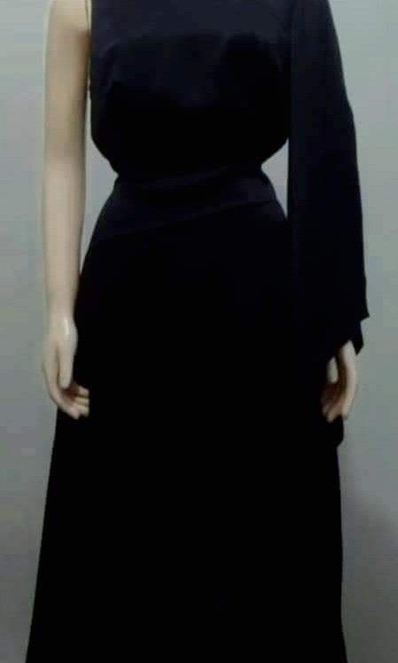 Silk long dress one sided (Category: Evening dresses & gowns) located in Manila. Submitted by deleonhann57311 (Listing ID 1330945366, Image 1). Description: 16k on tag fits medium with tag.