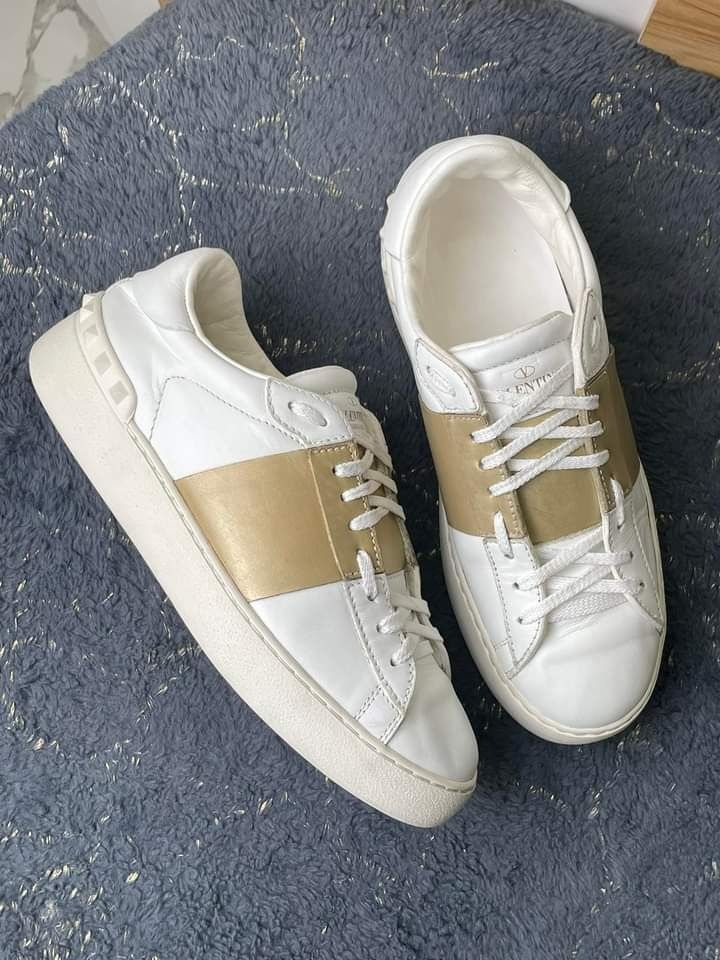 💜Valentino White/Gold Leather Rockstud Low Top Open
