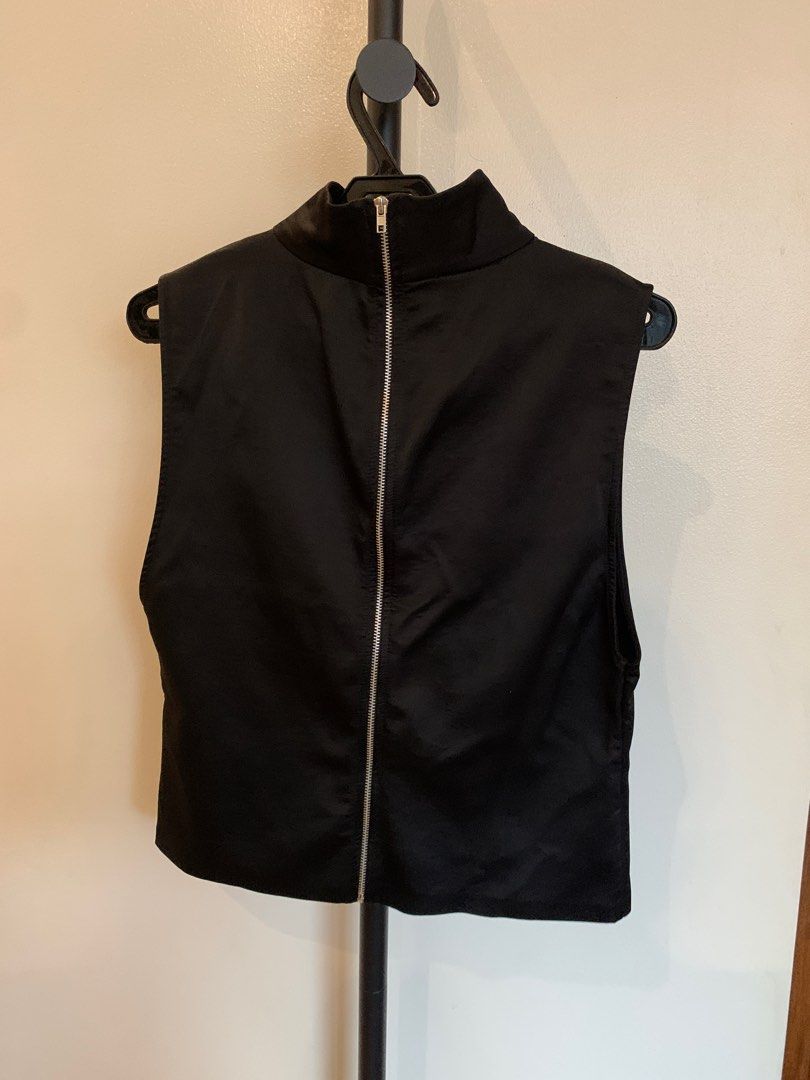 Zara Top (Category: Sleeveless) located in Quezon City. Submitted by clothesandclutter (Listing ID 1330990804, Image 2). Description: Never worn Please no messages regarding measurements.