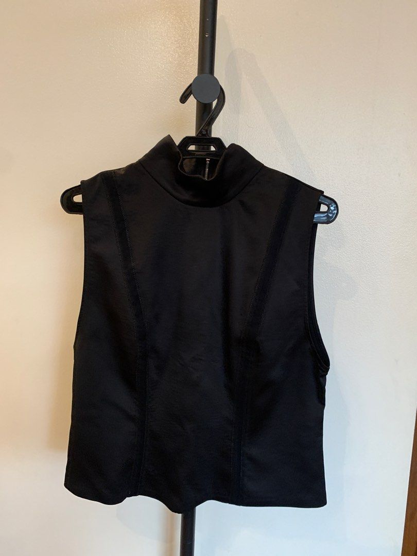 Zara Top (Category: Sleeveless) located in Quezon City. Submitted by clothesandclutter (Listing ID 1330990804, Image 1). Description: Never worn Please no messages regarding measurements.