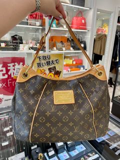 (Category: ) located in . Submitted by authentics_bags (Listing ID 1331065294, Image 1). Description: .