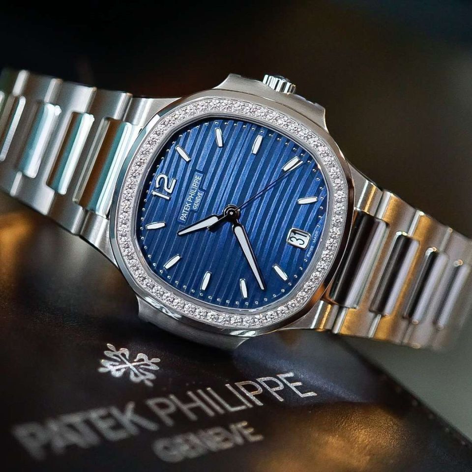 Patek 7118 blue store