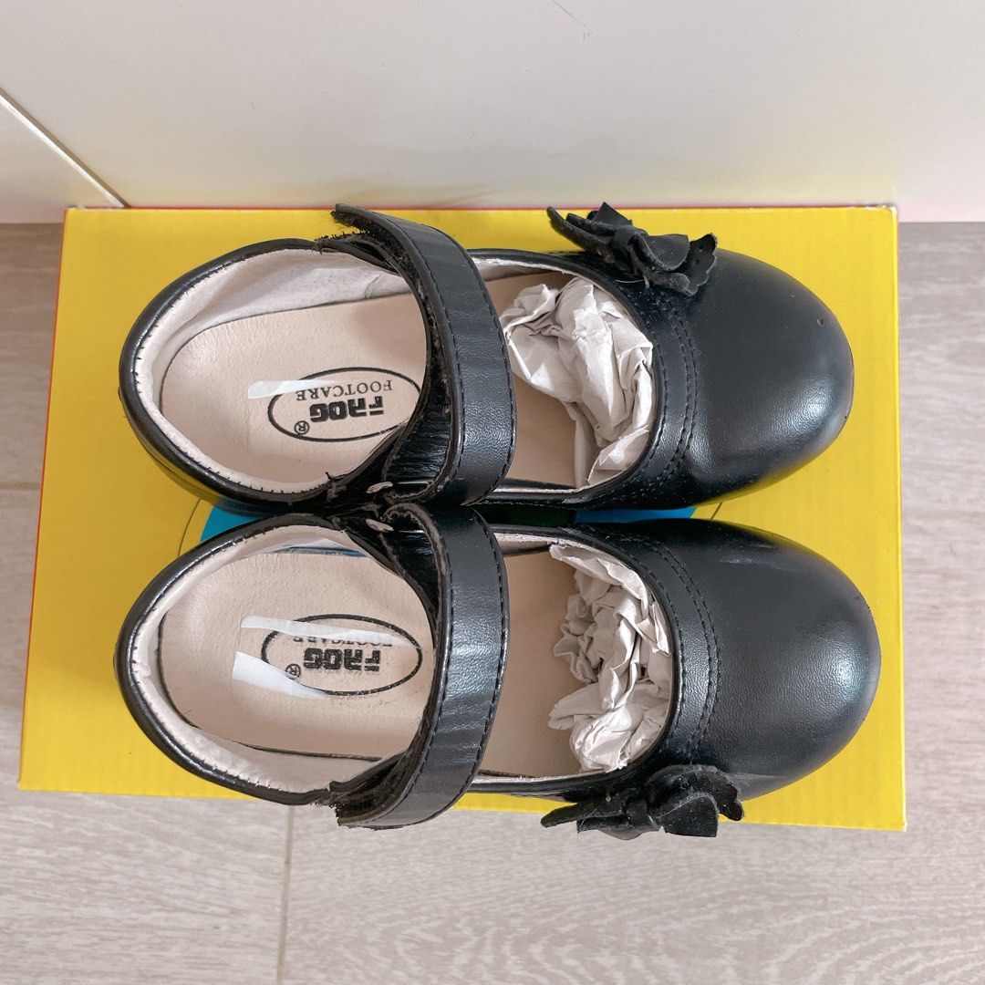 黑色返學鞋Frog Dr Kong, 兒童＆孕婦用品, 嬰兒及小童流行時尚- Carousell