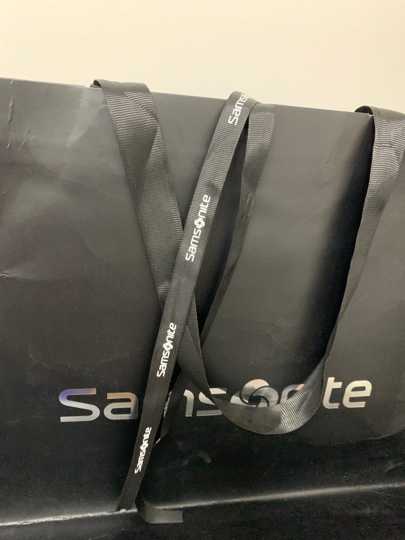 Authentic Samsonite Paperbag (Category: Luxury Accessories) located in Paranaque City. Submitted by innersmile (Listing ID 1331152552, Image 2). Description: Authentic samsonite paperbag .