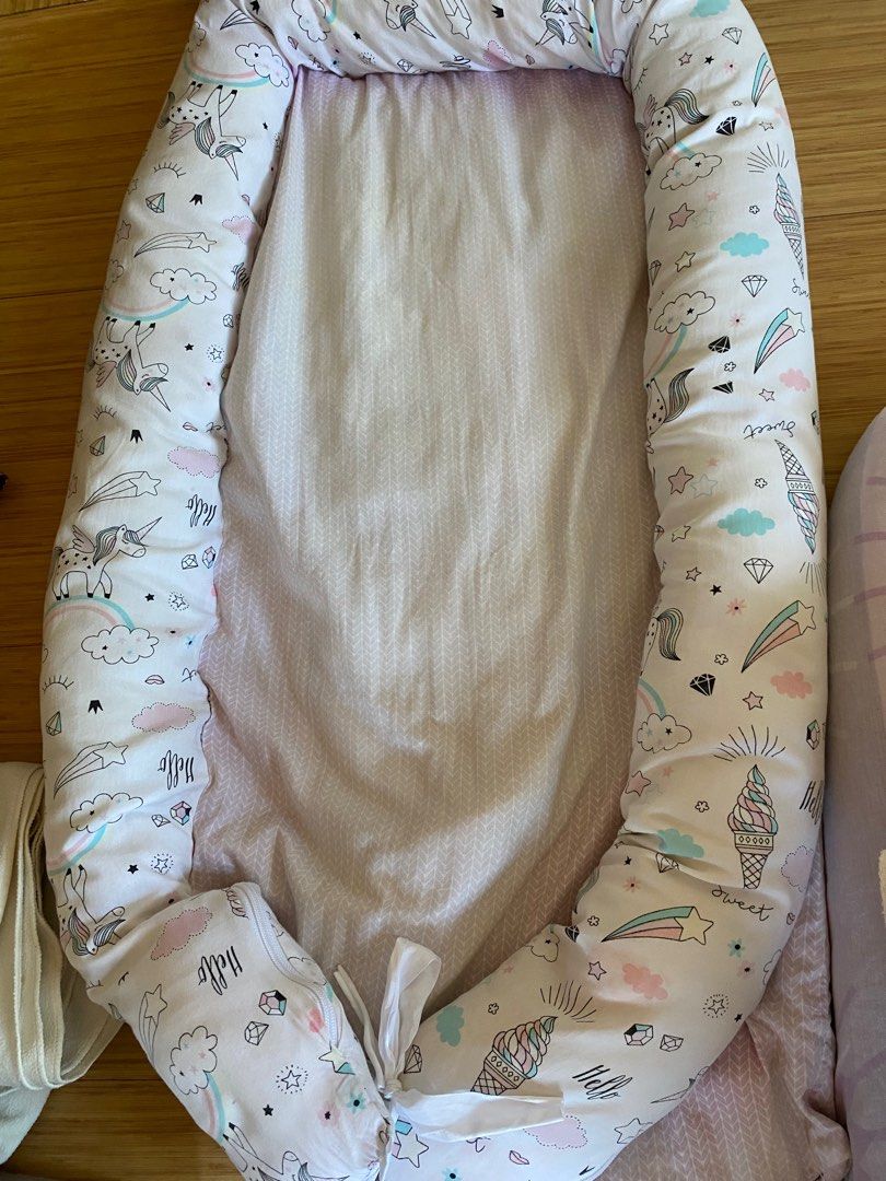Bed nest mambo (unicorn print) (Category: Cots & Cribs) located in Rodriguez. Submitted by cyrus0207 (Listing ID 1331109134, Image 2). Description: Faded na ang color pink and ung foam need iayos ng lagay.foam s sides are ok. Goods s co sleeper, sa crib and playpen..