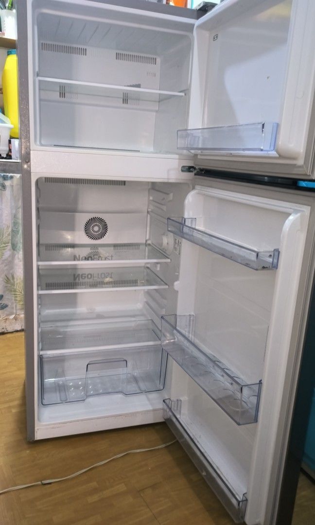 Beko RDNT202I20VS (Category: Refrigerators and Freezers) located in Taguig. Submitted by steff10 (Listing ID 1331061673, Image 2). Description: Beko RDNT202120VS 7.1 cu.ft Two Door Refrigerator Almost 1year palang nagagamit. no receipt..
